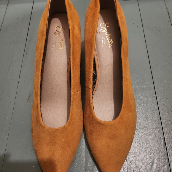 Anthropologie Seychelles Rehearse Mustard Yellow Block Heel Pointed Toe Pumps - Picture 3 of 6